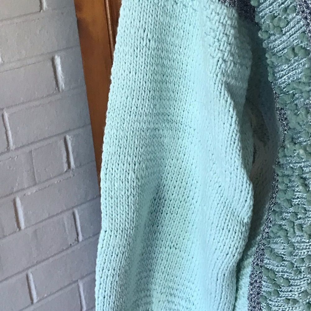 Vintage HAND knit sweater vintage 80s sea foam green with silver accent - Picture 8 of 9